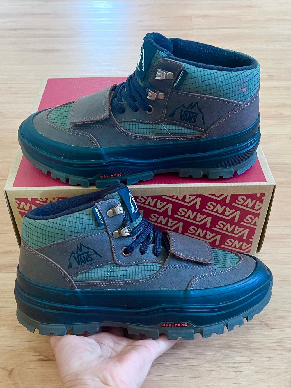 Vans Mountain Mid GORE-TEX Insulated Shoe Women 8.0 US